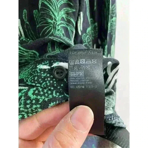 Like new
topshop Women's Cacti Print Button Down Blouse Sz 4 - Like New‎ - Picture 6 of 6